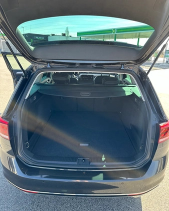Volkswagen Passat cena 155000 przebieg: 29500, rok produkcji 2022 z Brzeszcze małe 154